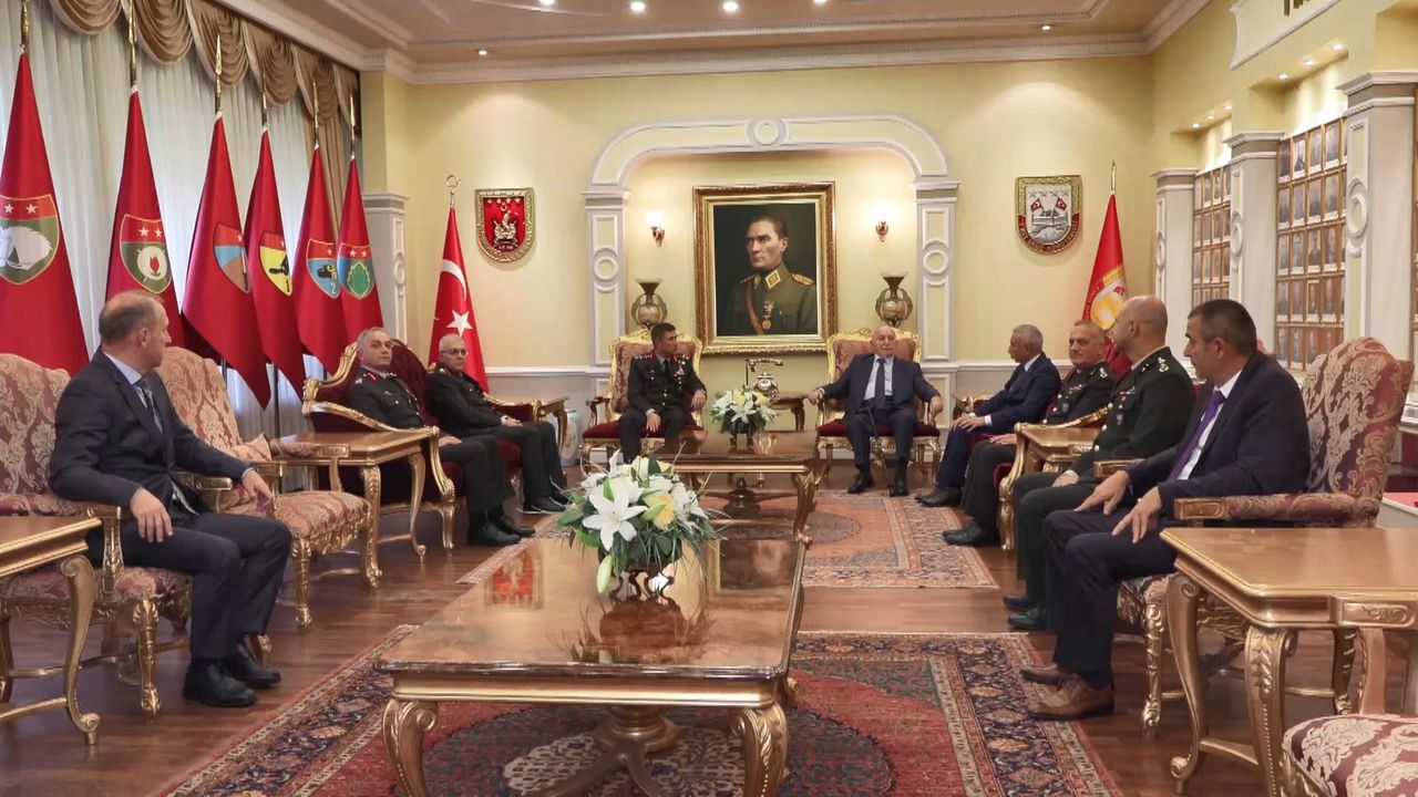 İş insanı İsmet Acar, Türk Silahlı Kuvvetleri Dayanışma Vakfı'na 12 daire bağışladı