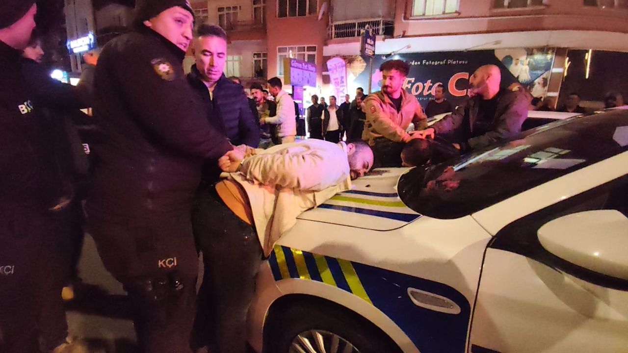 Kimlik soran trafik şube müdürüne tekme atan şüpheli ile 2 yakını tutuklandı