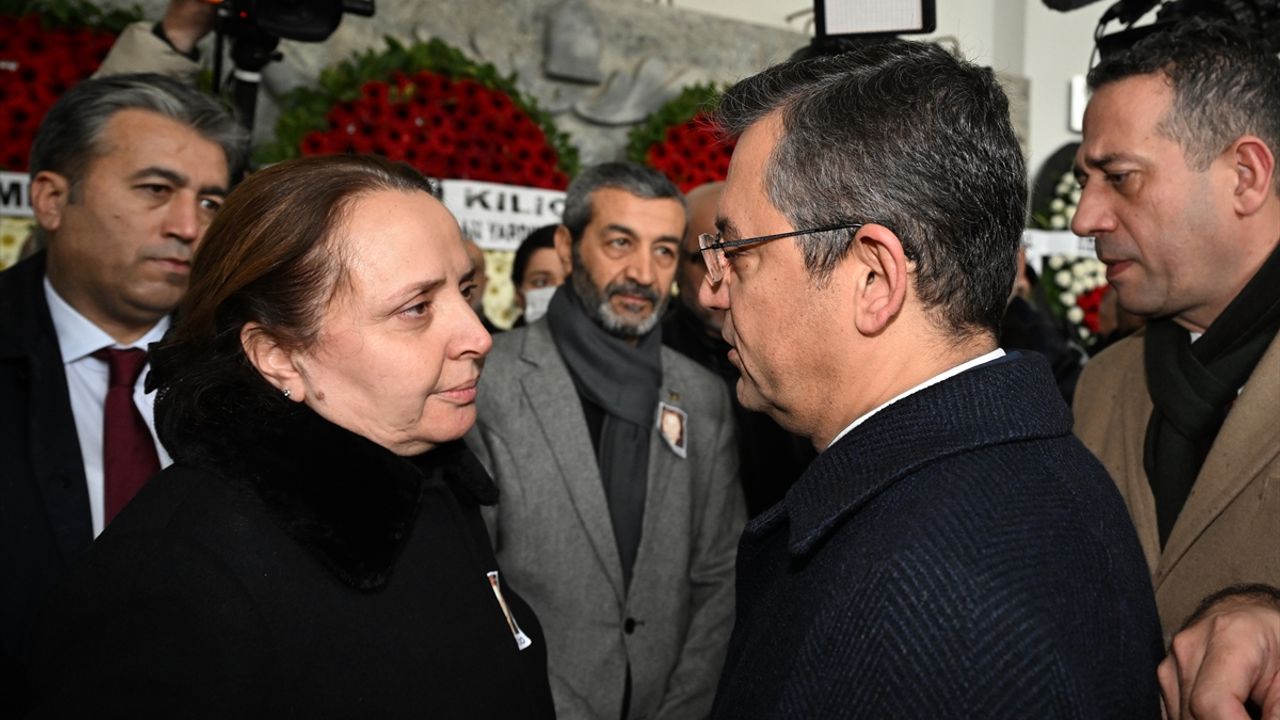 Özgür Özel, Ankara Milletvekili Semra Dinçer'in Annesinin Cenaze Törenine Katıldı