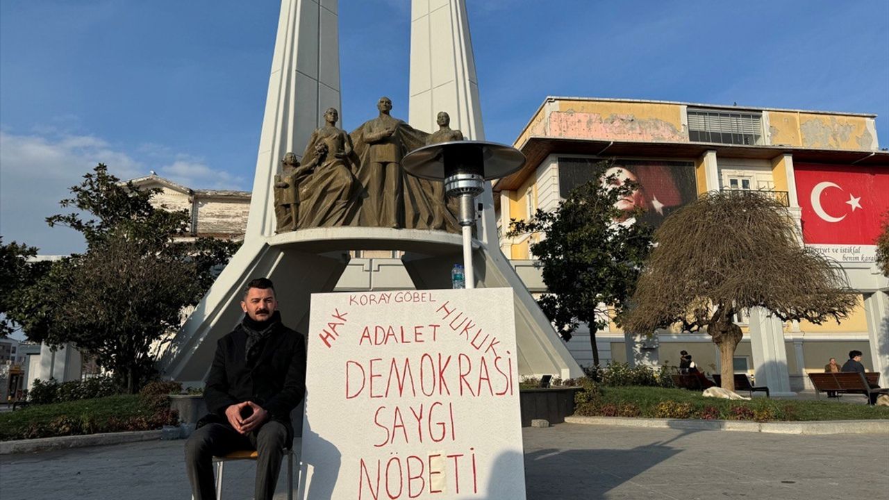 CHP'de Meclis Üyesi Gösterilmeyince Bakırköy'de Oturma Eylemi Başlattı