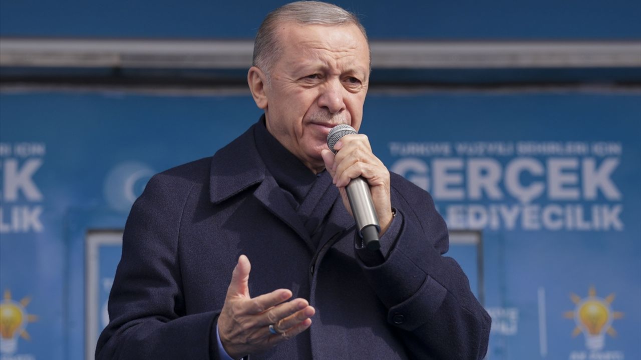 CB Erdoğan, Erzurum'da Konuştu: "Erzurumlu Kardeşlerimizi Sakın Bir Yanlışlık Olmasın Diyerek Uyaracaksınız Değil mi?"
