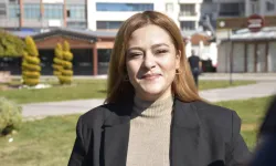 Üniversite Öğrencisi Azra'nın Karga İle Videosu Sosyal Medyada Viral Oldu