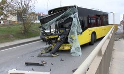 Sultangazi'de İki İETT Otobüsü Çarpıştı; 1'i Çocuk 2 Kişi Yaralandı