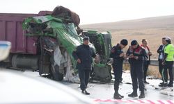 Konya'da Tanker İle Kamyon Çarpıştı: 2 ölü