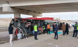 ANKARA'da TIR İle Belediye Otobüsü Çarpıştı: 1 Ölü, 1 Yaralı