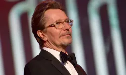 Ünlü Oyuncu Gary Oldman, İngiliz Gizli Servisi İçin Noel Şiiri Seslendirdi