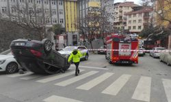 Kağıthane’de Park Halindeki 7 Araca Çarpıp Takla Attı