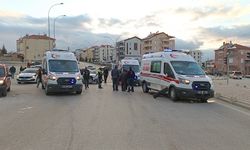 Otomobil İle Ambulans Çarpıştı: 3 Yaralı