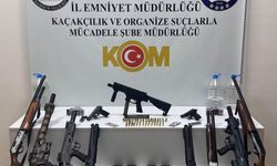 Samsun'da Bir Eğlence Mekanında Çok Sayıda Silah Ele Geçirildi