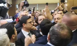 Belediye Meclisi'nde CHP'liler ile AK Partililer arasında Yumruklu Kavga!