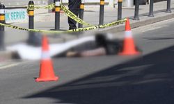Fenalaşıp Yola Düşen Yayayı Servis Minibüsü Ezdi!