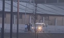 Hafif Ticari Araçla Drift Attı; Arkadaşı Camdan Düştü!