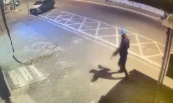 AK Parti Başkanlık Binasına Taşlı Saldırı!