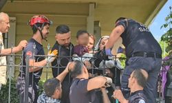 Bacağına Saplanan Korkuluk Demiriyle Hastaneye Kaldırıldı
