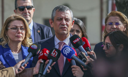 Özgür Özel'den Saldırı Sonrası İlk Açıklama: Saldırıyı Siyaset Kurumuna Yapılmış Olarak Görüyorum