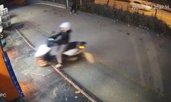 Eskişehir'de Kontrolden Çıkan Motosiklet Mağazaya Girdi!