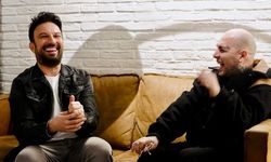 Ezhel’den Tarkan’a Kuliste Ziyaret: Müziği Harika, Kendisi Daha da Harika