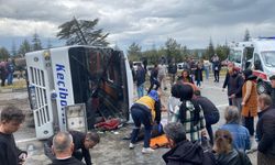 Isparta'da Yolcu Midibüsü Devrildi: 16 Yaralı