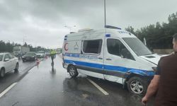 Tuzla D-100'de Ambulans Kaza Yaptı