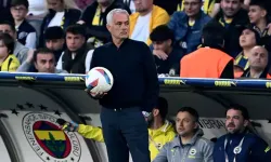 Fenerbahçe'nin Beşiktaş Mağlubiyeti Sonrası Mourinho Yerden Yere Vuruldu: "Yelkenleri İndirdi"