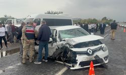 Şanlıurfa'da Minibüs İle Otomobil Çarpıştı: 5 Yaralı