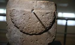Kars’ta Tarihe Işık Tutan 1000 Yıllık Güneş Saati Ziyarete Açıldı