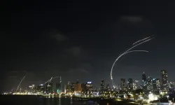 İran'dan İsrail'e Füze Yağmuru: Tel Aviv Vuruldu!
