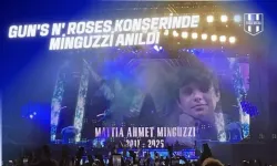 Ünlü Rock Grubu Guns N’ Roses, Mattia Ahmet Minguzzi'yi Sahnede Andı