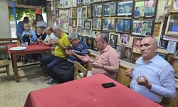 Adana'da 'Ölüler Kahvesi'nde Bayram Geleneği Bu Yıl da Sürdürüldü