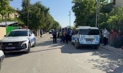 Annesi ve Ablasını Bıçaklayıp, İntihara Kalkıştı