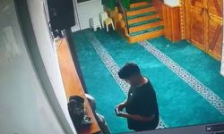 Caminin Bağış Kutusu İle Müezzinin Cüzdanını Çaldı
