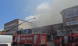 İstanbul Ümraniye'de Sanayi Sitesindeki Yangın Söndürüldü