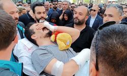 Kazada Ölen Eşi ve 2 Çocuğu İçin Düzenlenen Törene Sedye İle Getirildi