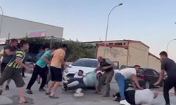 Kaza Yapan 2 Grubun Tekmeli Yumruklu Kavgasını Polis Ayırdı; 4 Gözaltı