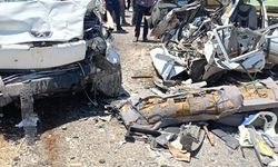 Otomobil İle Hafif Ticari Araç Çarpıştı: 3 Ölü, 2 Yaralı