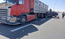Otomobil TIR’a Arkadan Çarptı: 2 Ölü, 1 Yaralı