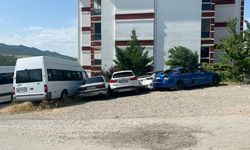 Park Halindeyken Hareket Eden Kamyon 5 Araca Çarptı