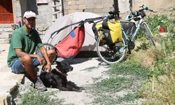 Şili'den Bisikletle Yola Çıkıp Köpeğiyle 80 Ülke Gezdi