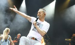 Yıllar Sonra Bir İlk: Serdar Ortaç, Harbiye Sahnesine Desteksiz Yürüdü