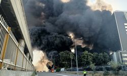Trafoda Çıkan Yangın Fabrikaya ve Hastaneye sıçradı; Hastalar Tahliye Ediliyor