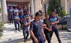 Turistlerin Taşıyan Otobüsün Camını Kırıp, Şoförünü Yaralayan 5 Şüpheli Tutuklandı