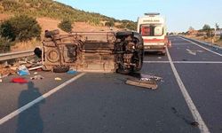 Uşak’ta Hafif Ticari Araç Devrildi: 1 Ölü, 4 Yaralı