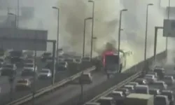 İstanbul Bakırköy'de Metrobüs Yangını!