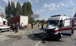 Ankara'da TIR İle Ambulans Çarpıştı: 5 Yaralı