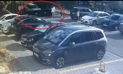 Otomobiliyle Site Önünde Bekleyen Çifte Çarptı! O Anlar Kamerada