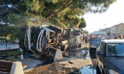 Freni Patlayan Kamyon Trafik Işığında Bekleyen 4 Otomobile Çarptı: 3 Yaralı