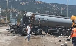 Gaziantep’te Tanker İle Çekici Çarpıştı: 2 Ölü