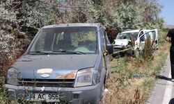 Hafif Ticari Araç, Park Halindeki Araca Çarptı; 1 Ölü, 8 Yaralı