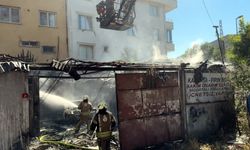 Avcılar’da Otomobil Boya Atölyesi Yandı: 2 Araç Kullanılamaz Hale Geldi