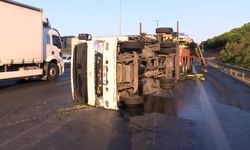 Başakşehir TEM Otoyolu'nda Kamyonet Devrildi; Trafik Yoğunluğu Oluştu
